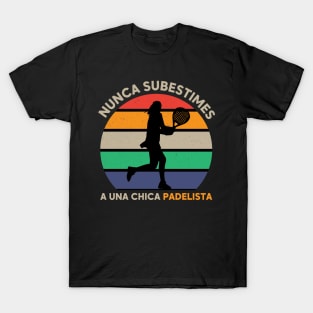 Never underestimate a padel girl - vintage inspiration T-Shirt